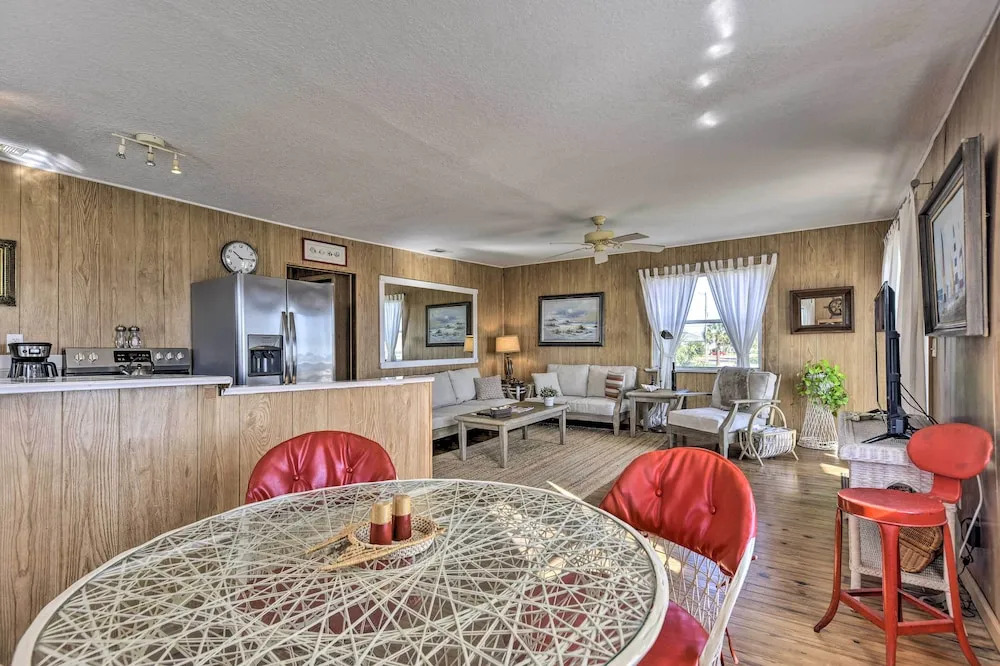 Fernandina Cottage w/ Deck + Direct Beach Access!