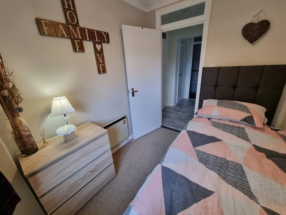 360 Serviced Accommodations - Swan Path Retreat - 2 Bedroom Apartment