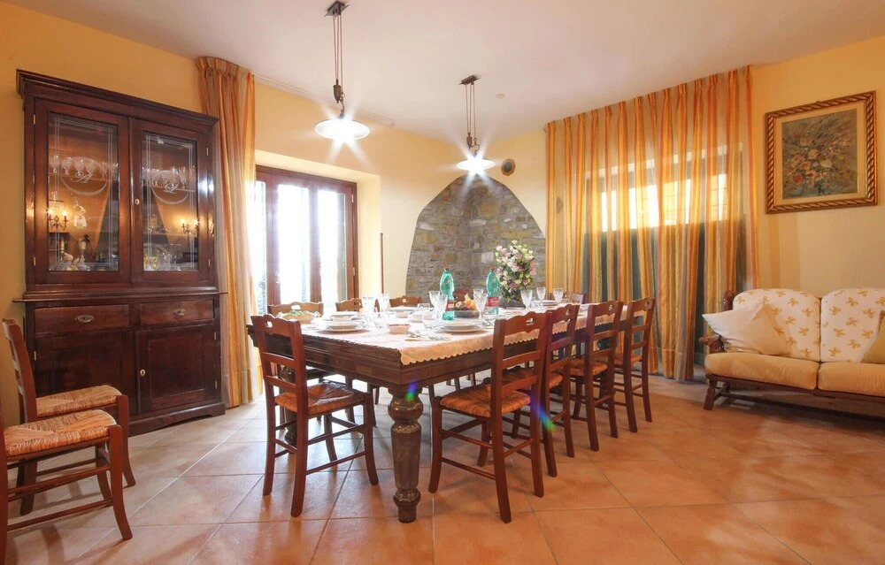 6 Bedroom Beautiful Home In Perdifumo