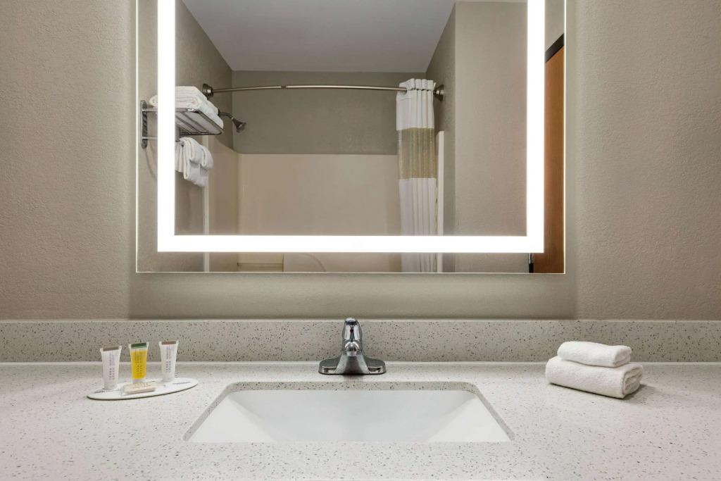 Days Inn by Wyndham Hillsboro