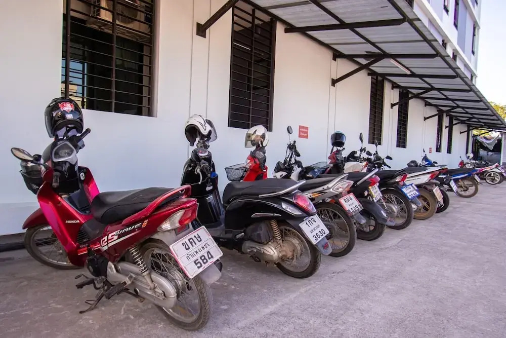Salinsiri at Lat Krabang