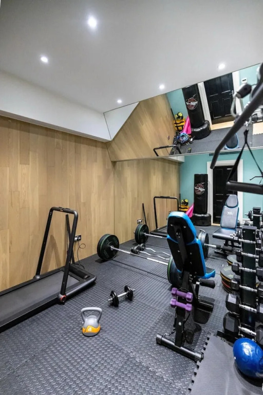 Dream House London 5bd with gym, cinema and hot tub