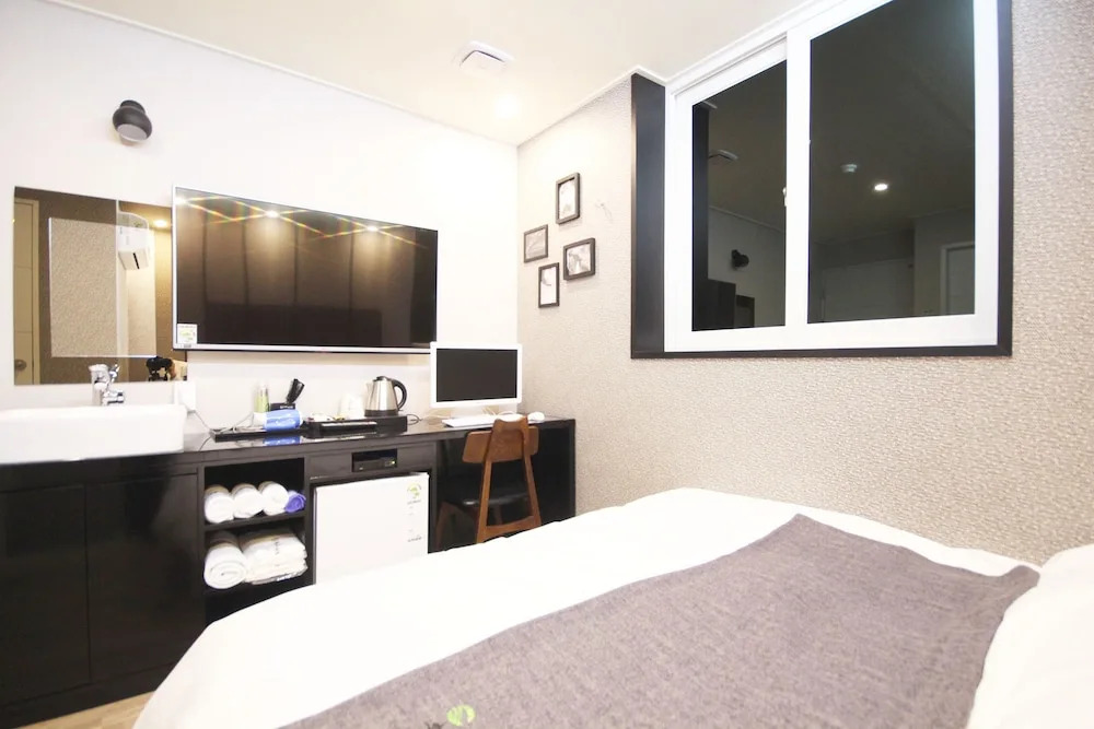 Haru Hotel