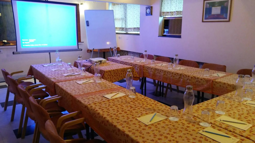 Hotel Arya Niwas