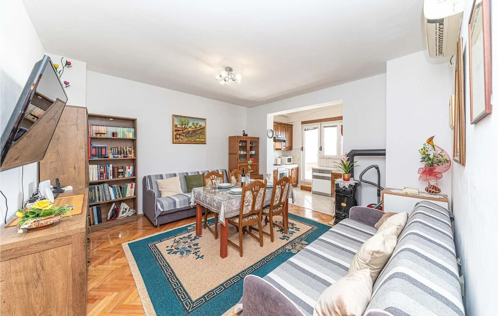 Nice Home in Kastel Kambelovac With Wifi and 1 Bedrooms