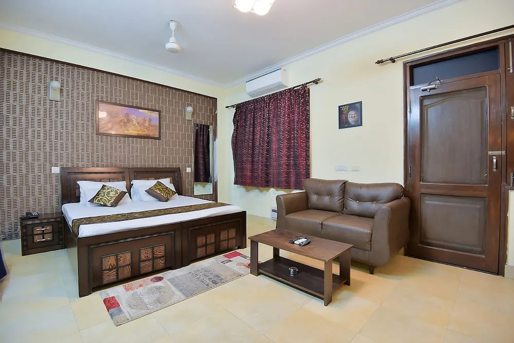 BedChambers Serviced Apartments, Sushant Lok