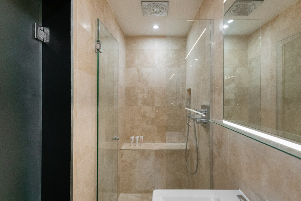 The Heart of Shepherds Bush - Modern 2BDR Apartment with Garden