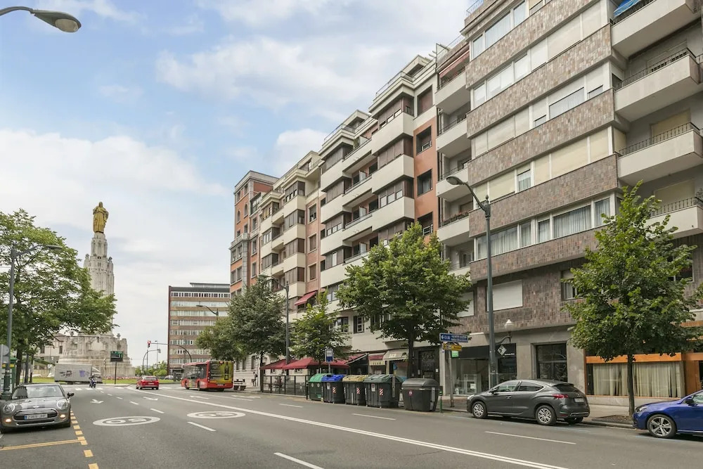 Gran Via 1.2 by Forever Rentals