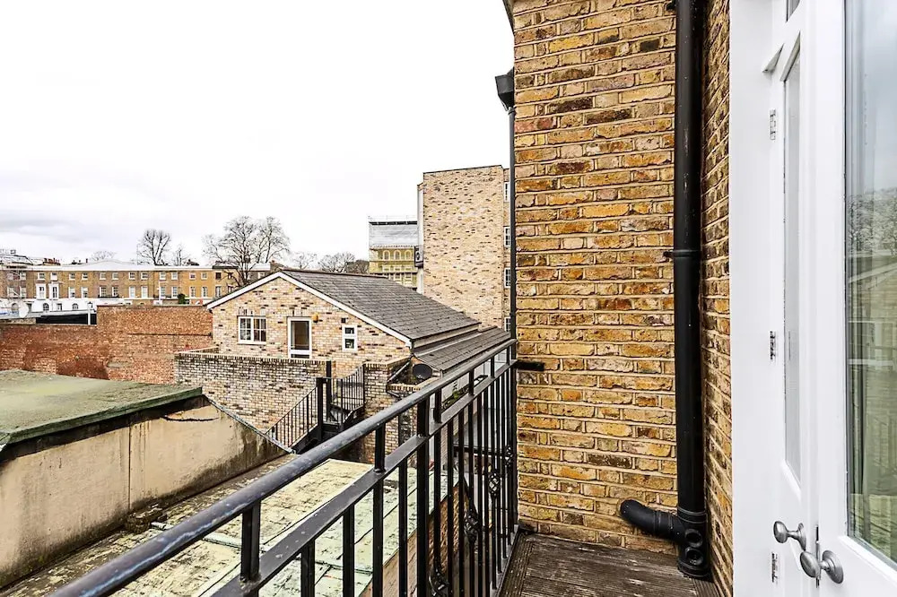 Chic Gunter Grove Flat - London Retreat
