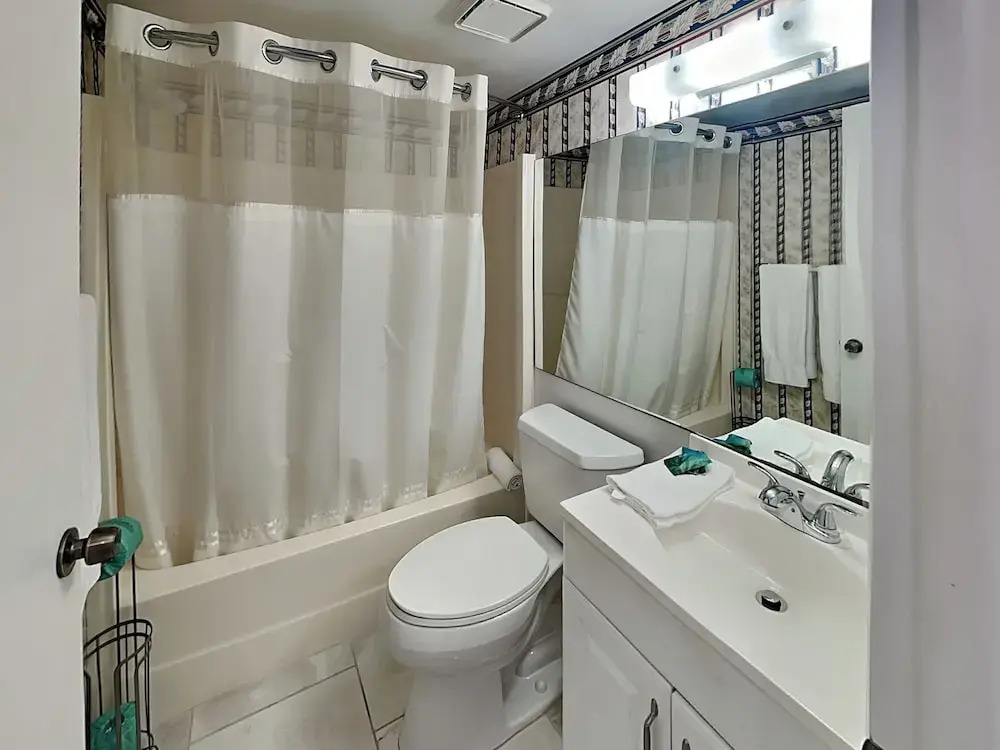 Admirals Bay 255 by Distinctive Beach Rentals