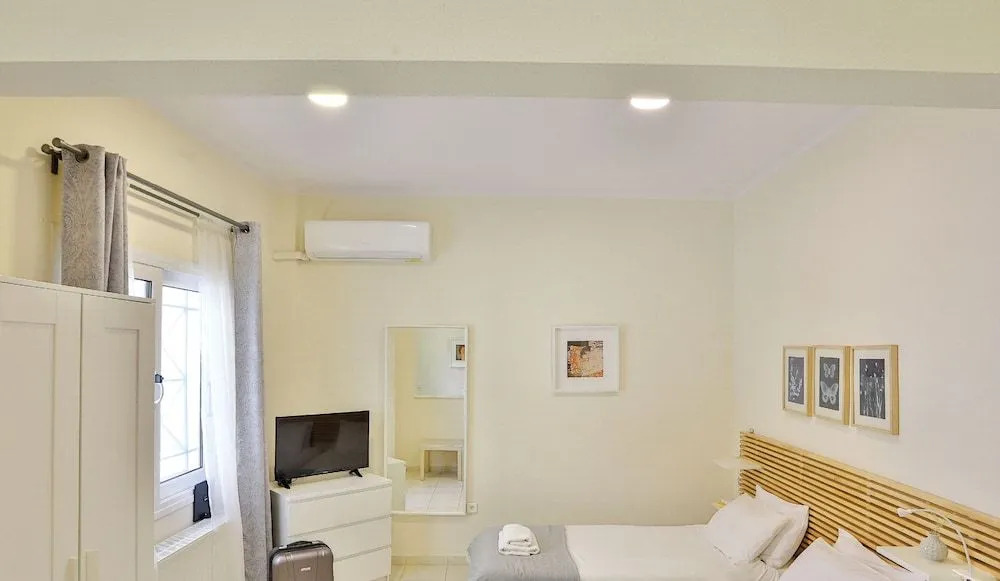 Nautilus Apartments Airport by Airstay