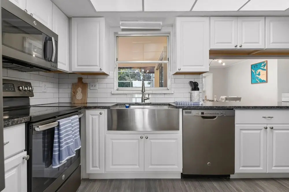 3 Bedroom Pool Home Less Than 5 Miles to Beaches 3 Home by Redawning