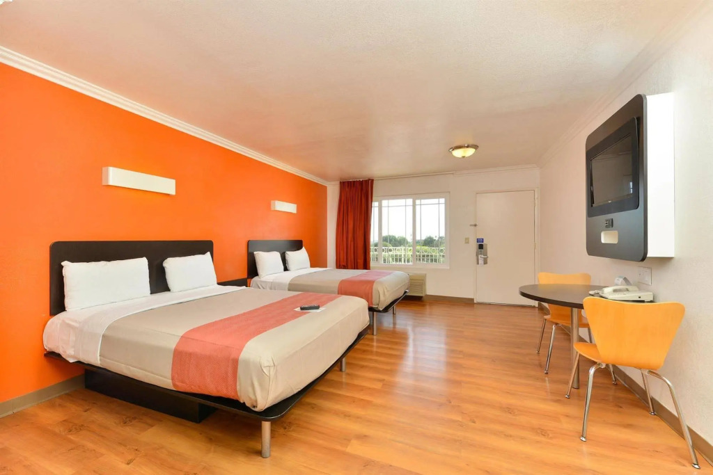 Motel 6 Vista