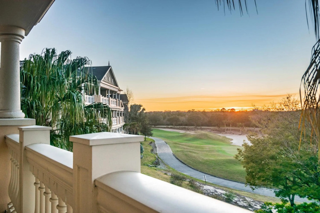 A DISNEY REUNION! 5 Heated Pools, New, Near Dis, Sleeps 8