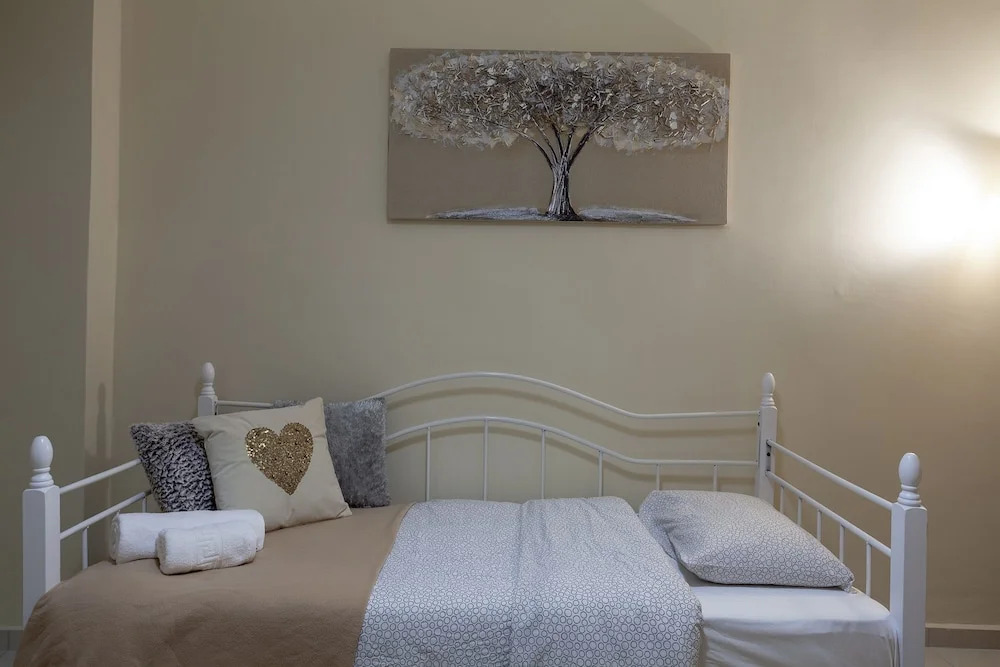 Renovated & Cool Flat In Ideal Location