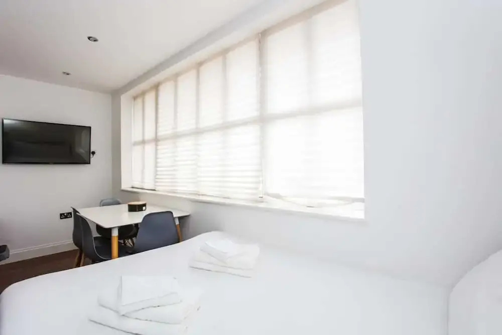 Energised Apartment With Gym in Brent Park
