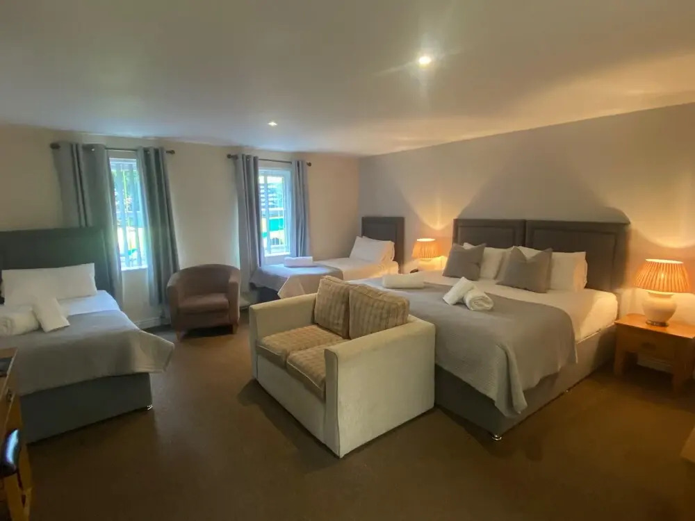 The Oaks Hotel