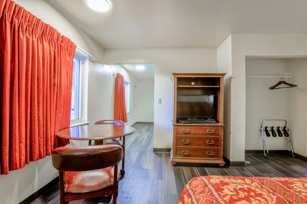 Whispering Pines by Hotel O White stone VA