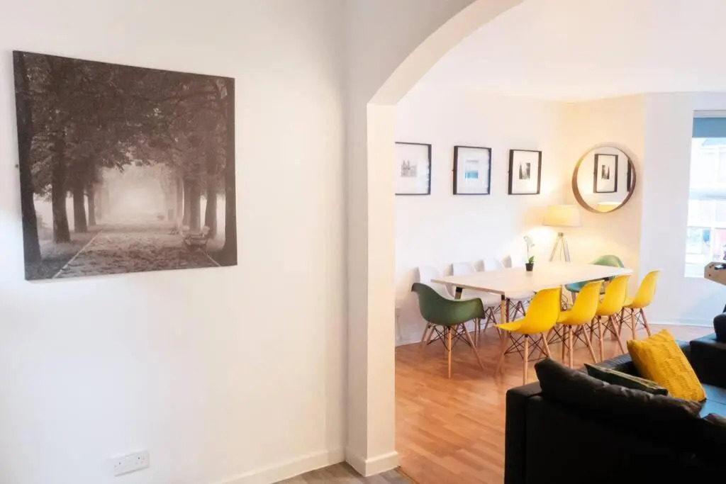 Apartment up to 9 close to Centre, big TV and WiFi