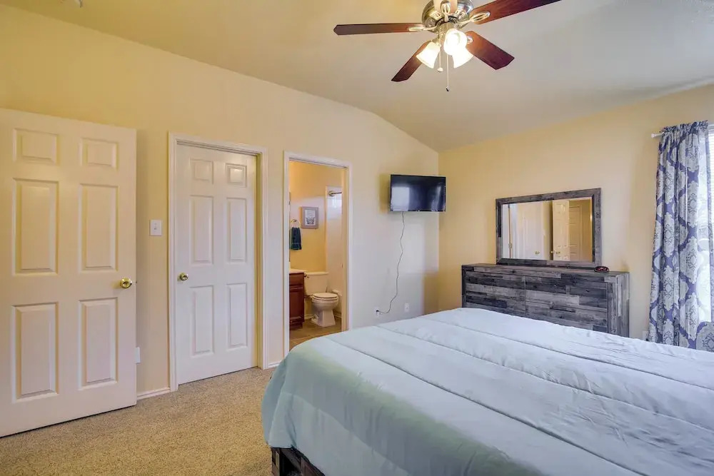 San Antonio Abode w/ Yard < 4 Mi to Lackland