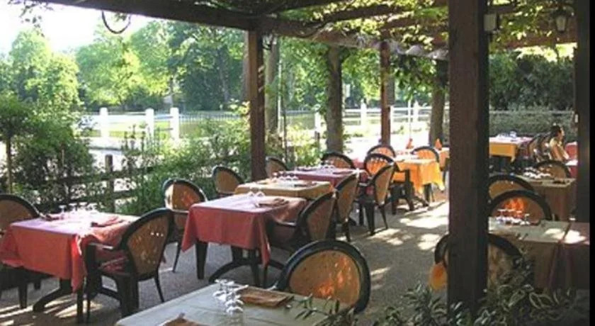LOGIS Hôtel & Restaurant - Au Bord du Lac