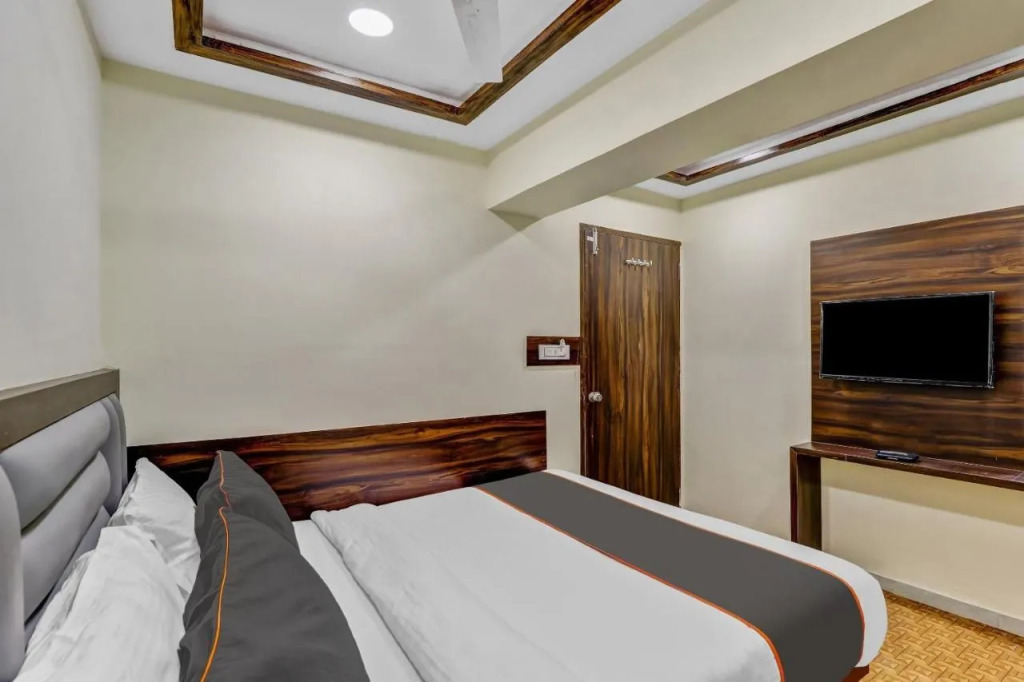FabHotel Silver Inn