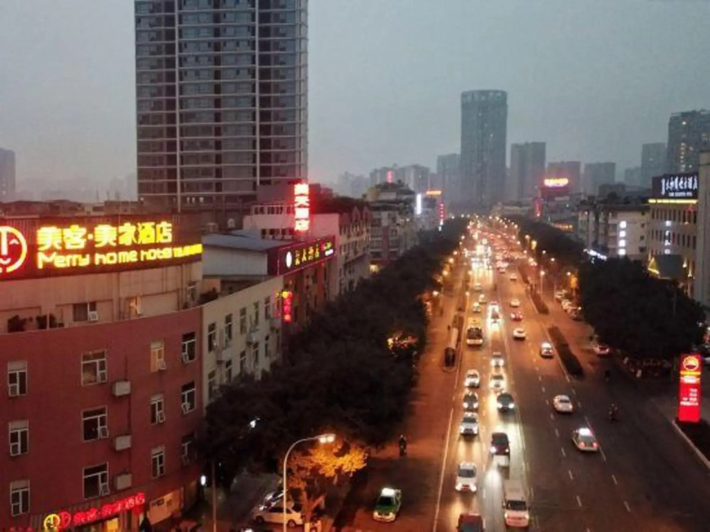 Merry Home Hotel (Leshan Giant Buddha Minjiang 2nd Bridge)