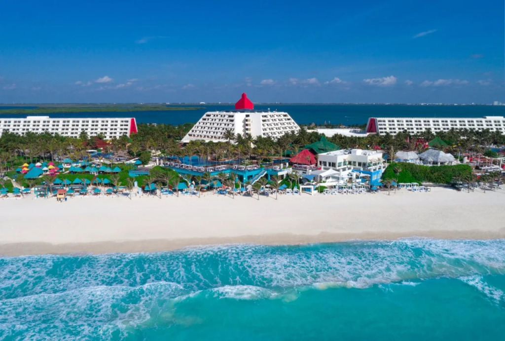 Oh! Cancun On The Beach by Oasis
