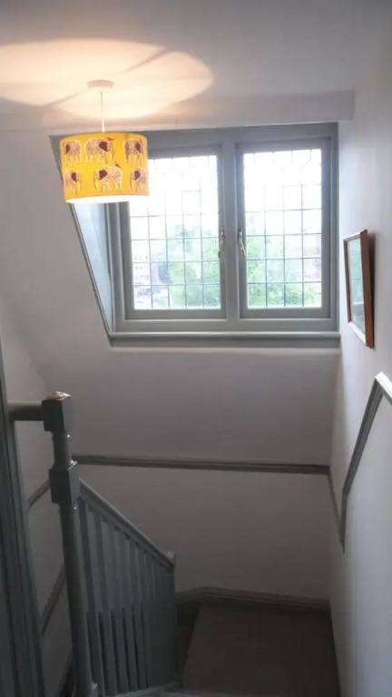 Modern, Stylish Apartment Minutes From The Oval