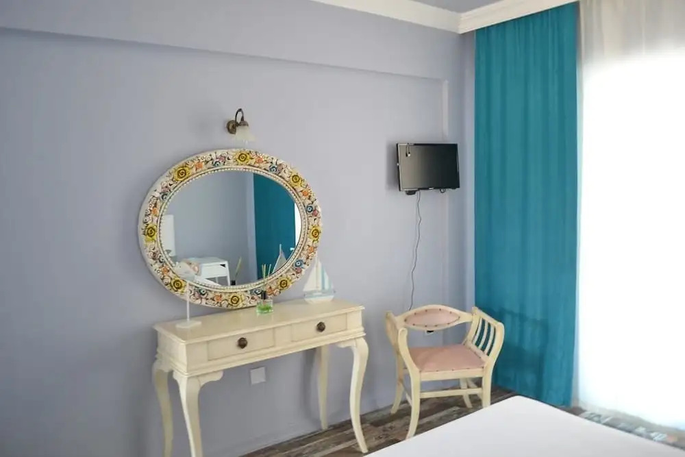 Lapis Port Surf Hotel