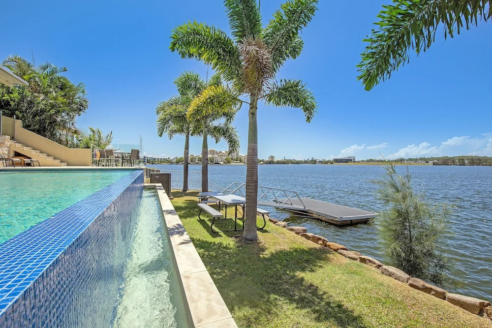 Lakehouse Family Oasis