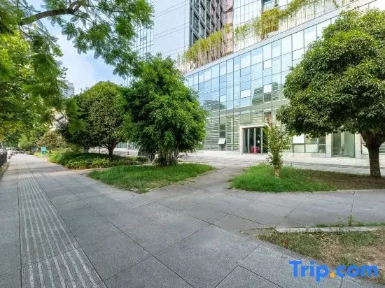 Yingman Hotel (Chongqing East Station Changshengqiao Light Rail Station)