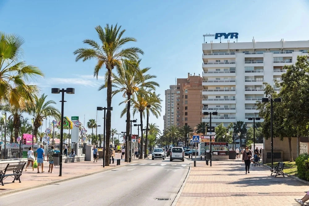 AS EXT Fgrl PYR 712 in Fuengirola