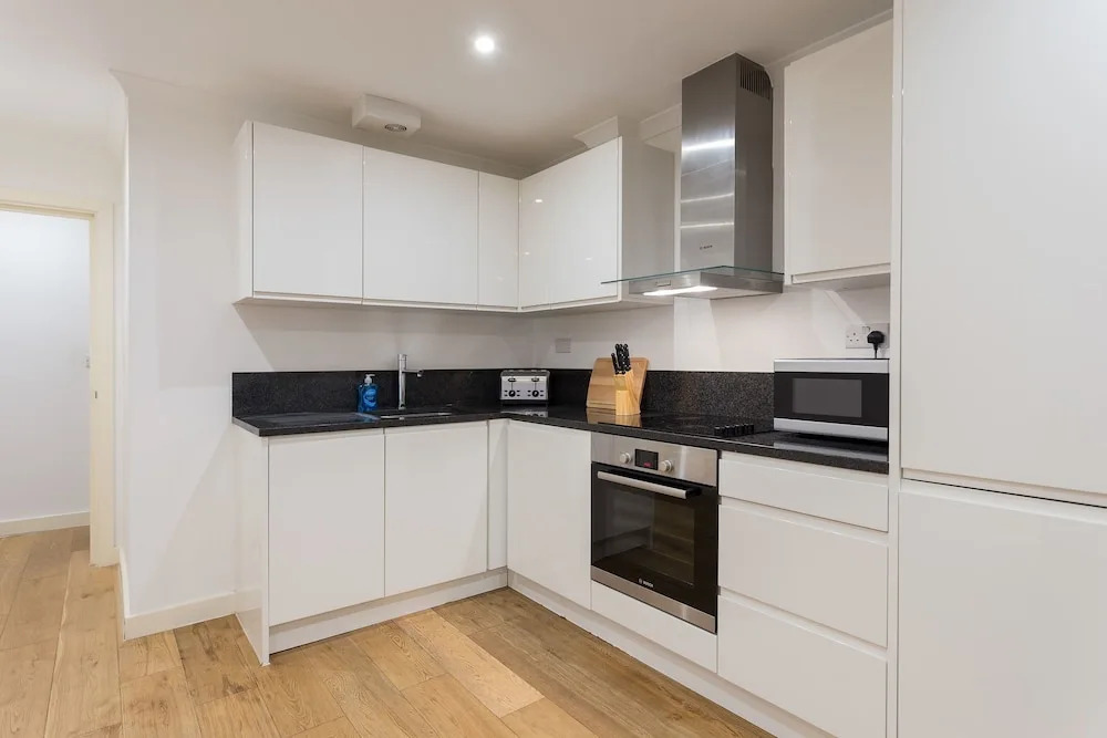 2 Bedroom Flat in Limehouse Sleeps 4 Guests