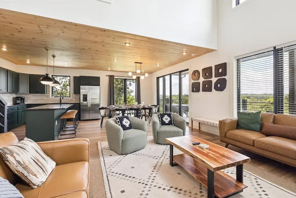 Luxury Cabin w Indoor Pool Hot Tub Game Room