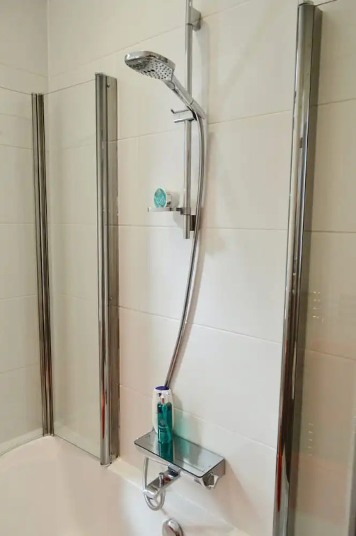 2 Bedroom Morningside Flat