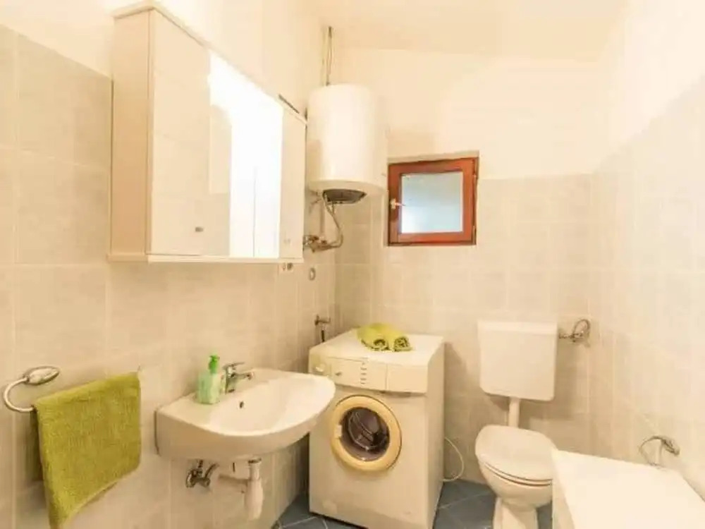 Nice Bungalow With Shared Swimming Pool and Enclosed Garden With Bbq, Pula 5 km Away