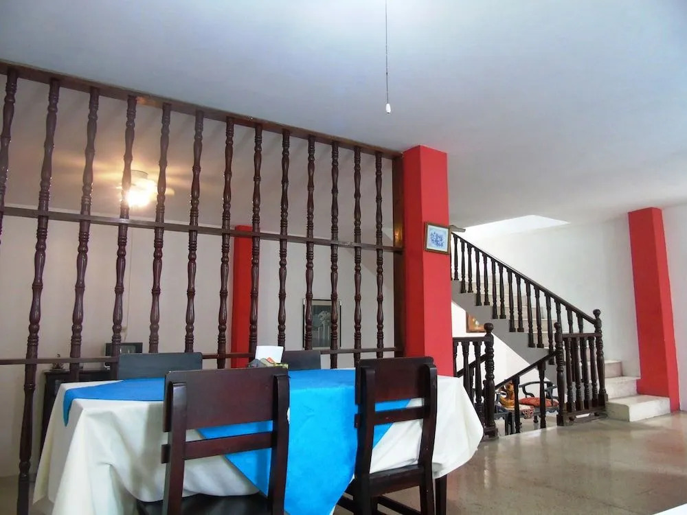 HOSTAL PIAZZOLLA
