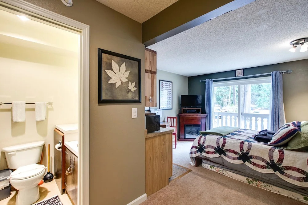 37SLL - Economical - Convenient - Kitchenette - Sleeps 2
