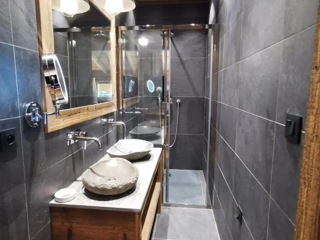 Chalet de luxe aux Gets avec jacuzzi et animaux admis, proche pistes - FR-1-598-89