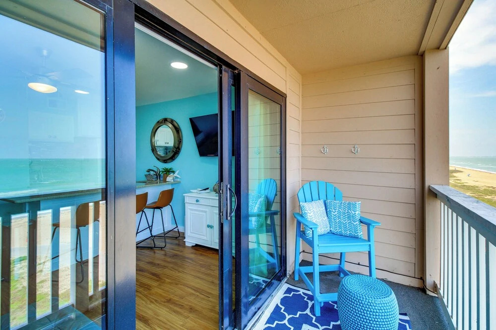 Balcony w/ Ocean View! North Beach 2nd-floor Condo