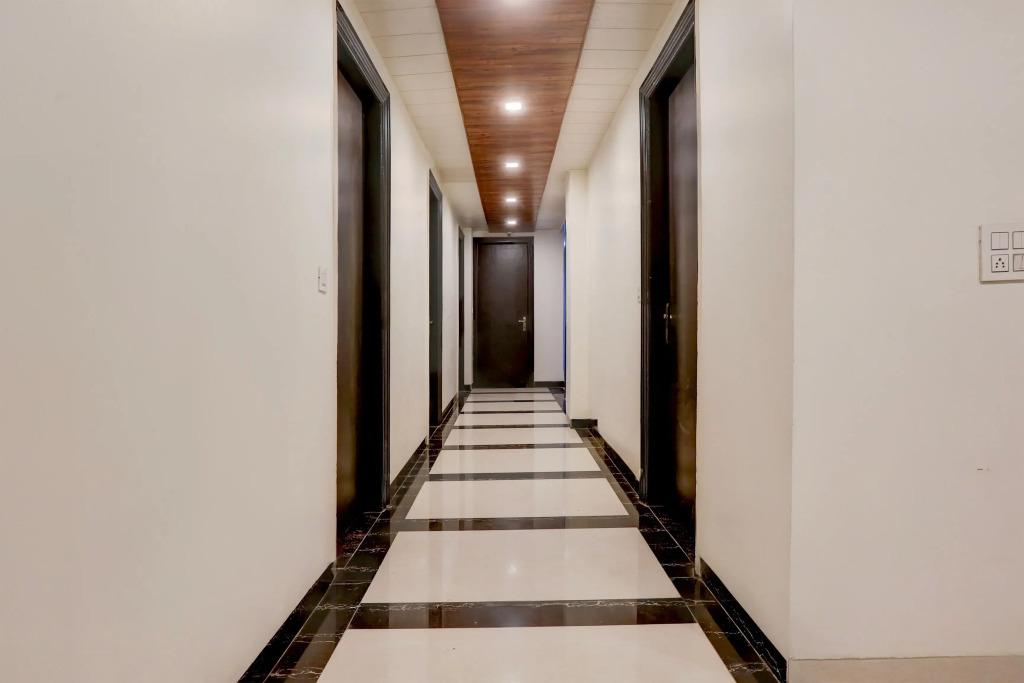 Townhouse Rohini Sector 18 Formerly Relic Stay