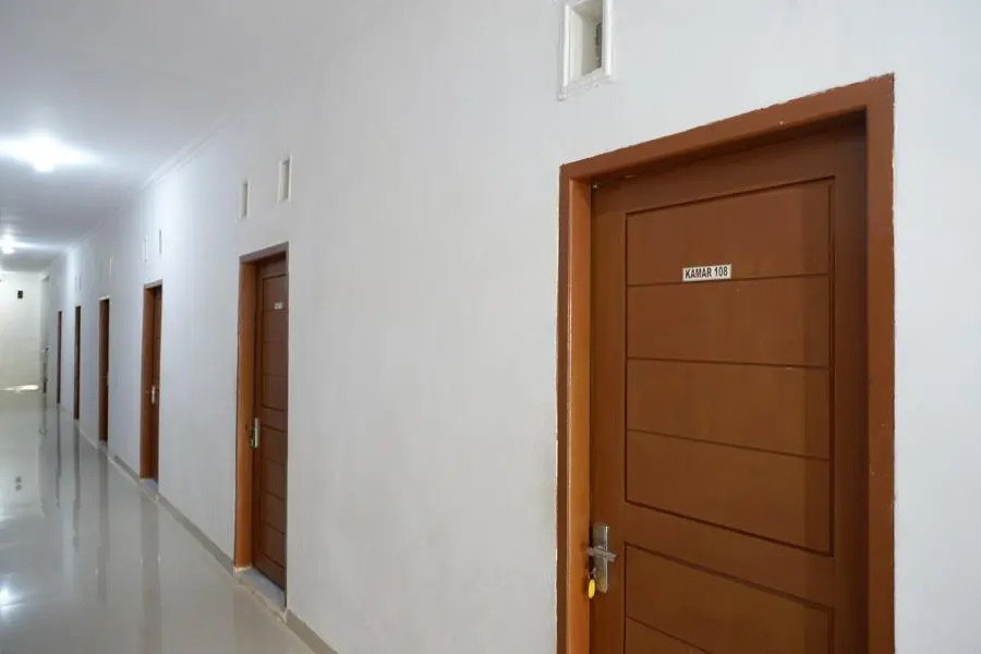 RedDoorz Plus at Hotel Lestari Karema Mamuju