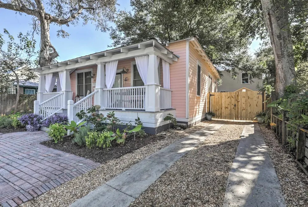 Historic 1900 Cottage in Downtown St Augustine!