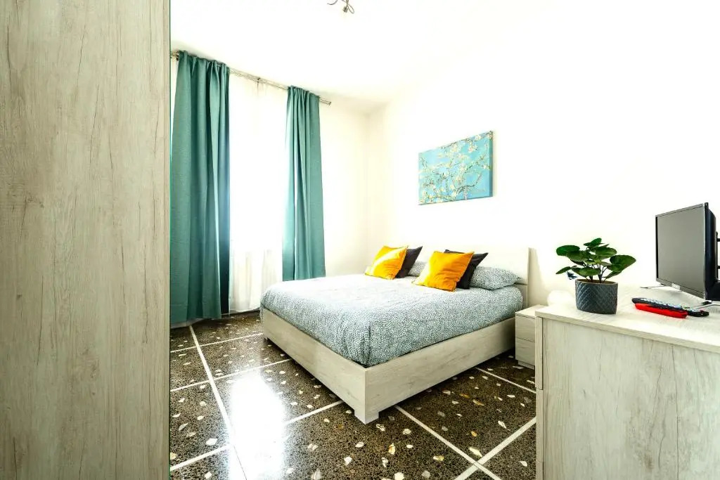 Hostly - The Urban Garden House - 3 Bedrooms, Garden, Great Location