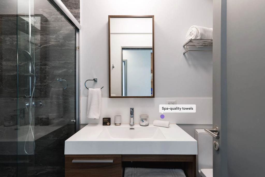 Casai Hip Modern Tech Condo w Rooftop in La Condesa