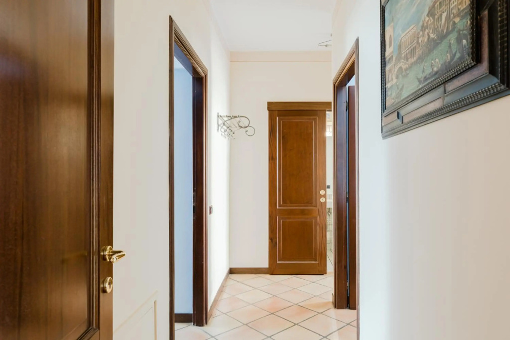 Classic apartment near the Colosseum