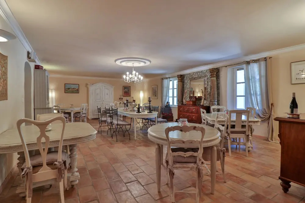 Les Carmes and spa