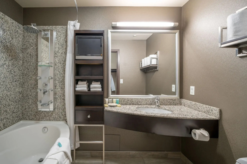 Acclaim Hotel by CLIQUE