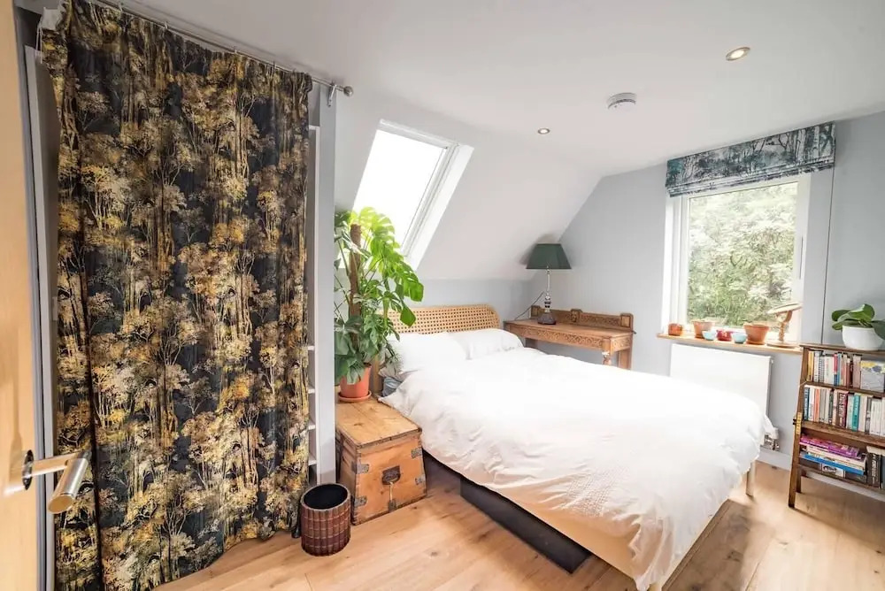 Cosy And Beautiful 4br House